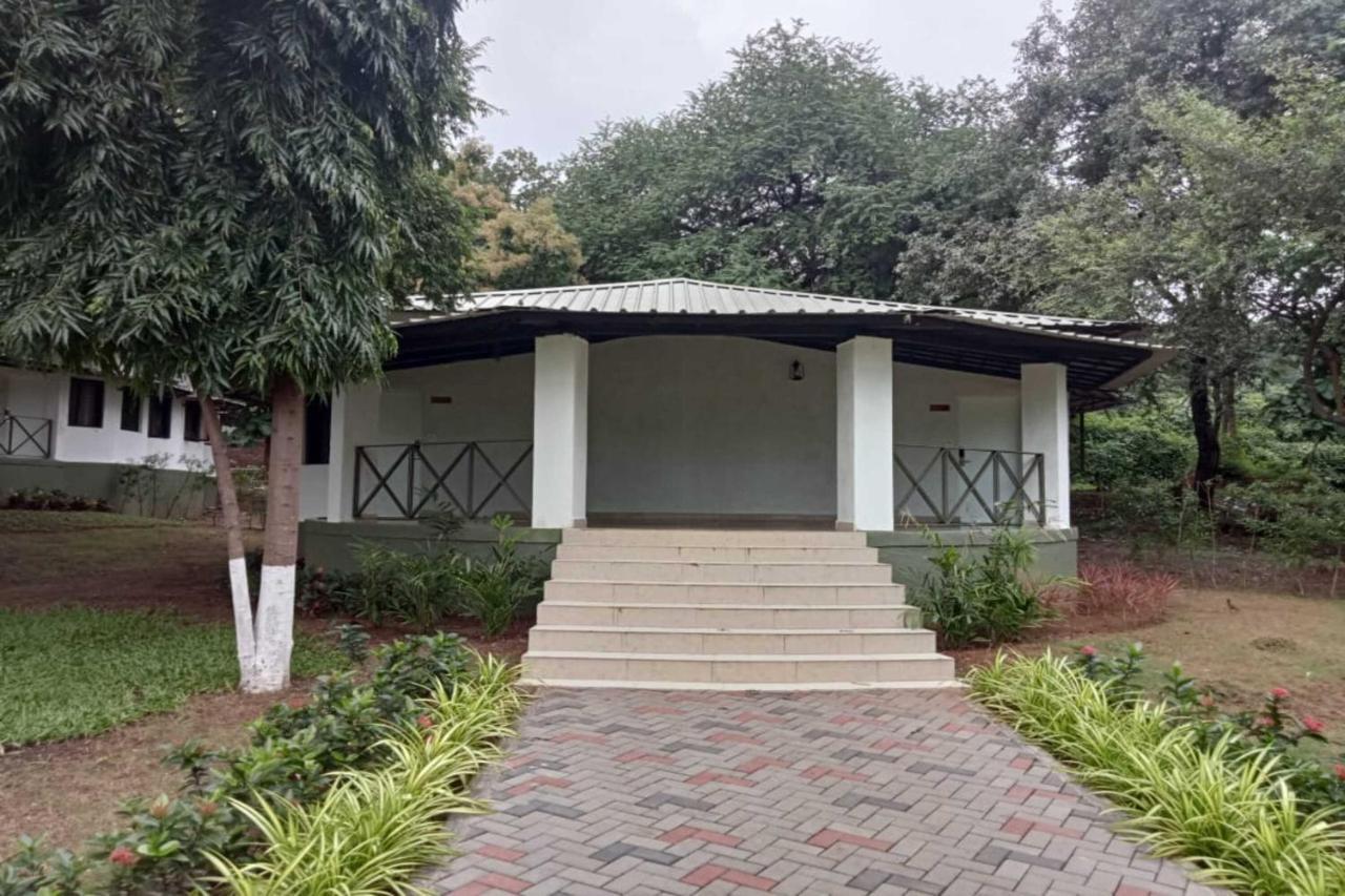 White Feather Resort Kauncha Silvassa Eksteriør bilde