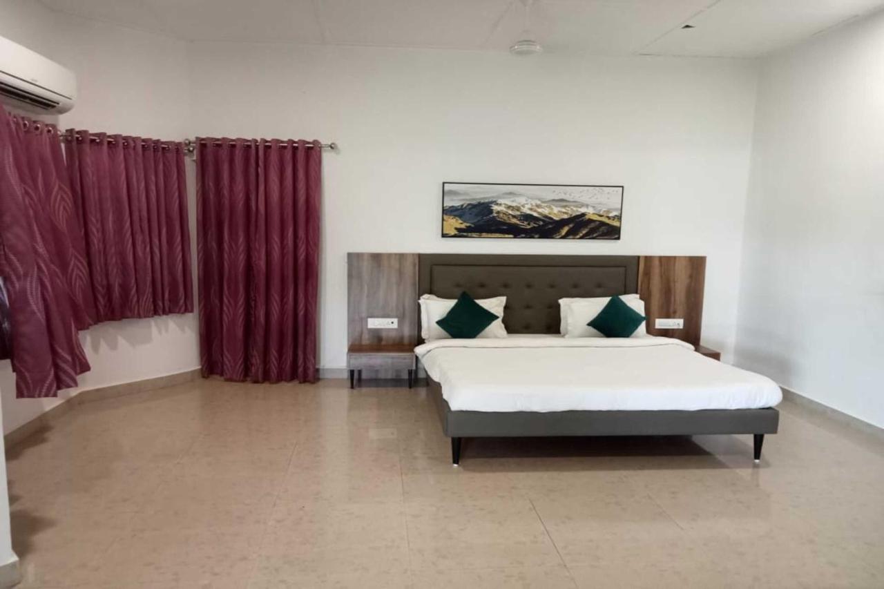 White Feather Resort Kauncha Silvassa Eksteriør bilde
