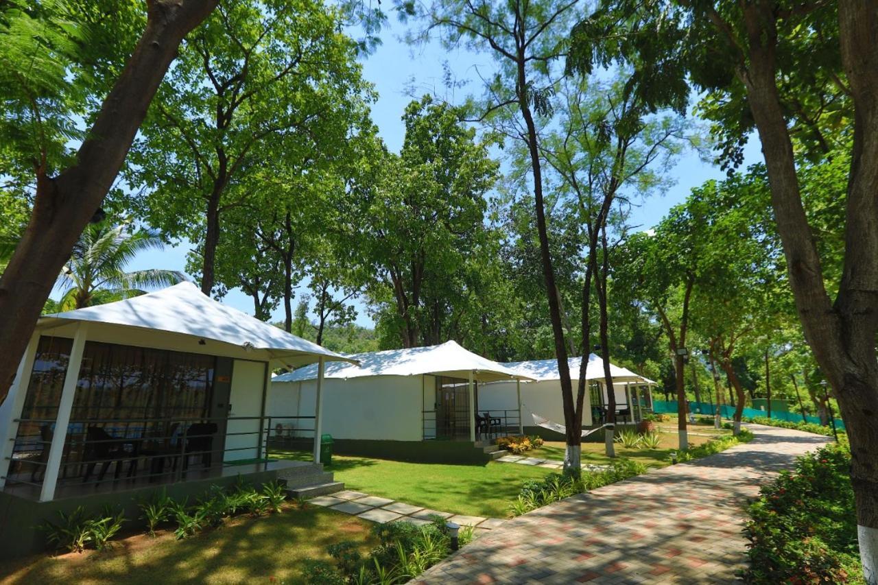 White Feather Resort Kauncha Silvassa Eksteriør bilde