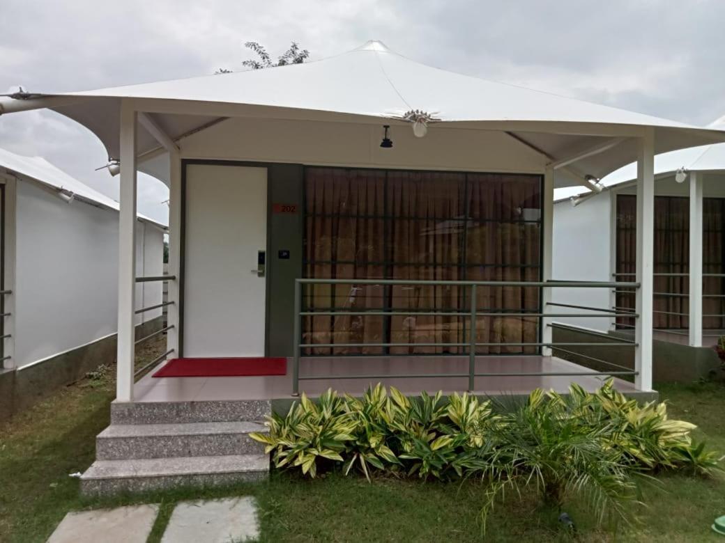 White Feather Resort Kauncha Silvassa Eksteriør bilde