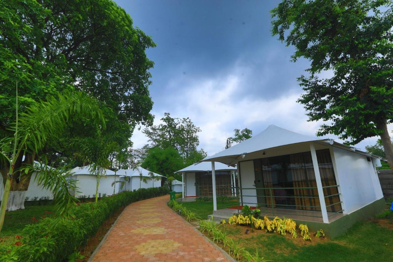 White Feather Resort Kauncha Silvassa Eksteriør bilde
