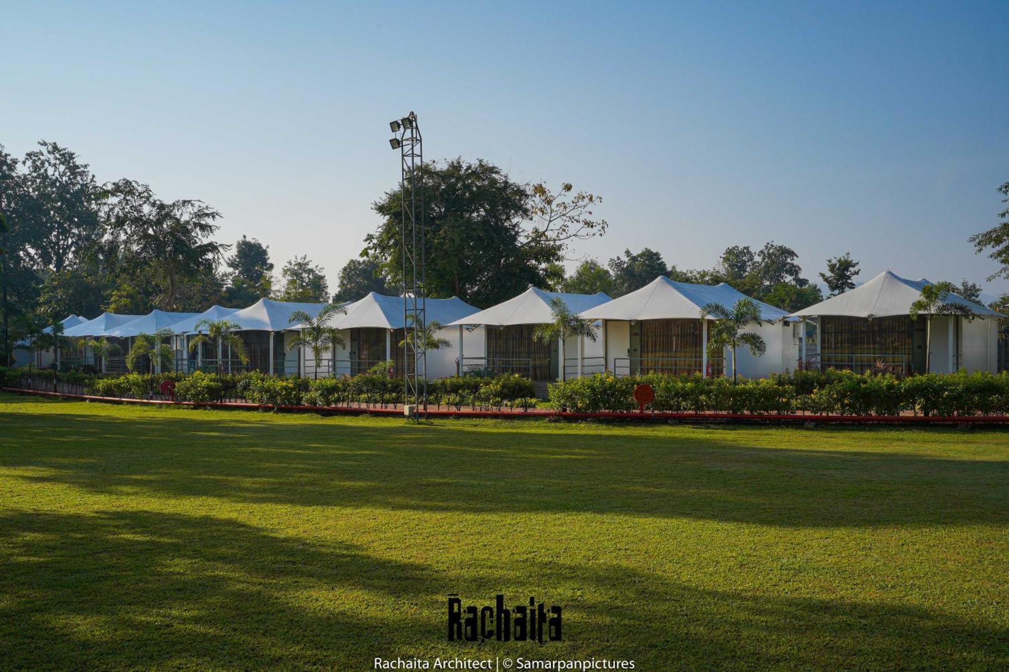 White Feather Resort Kauncha Silvassa Eksteriør bilde